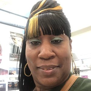 Meet your Posher, Yolanda